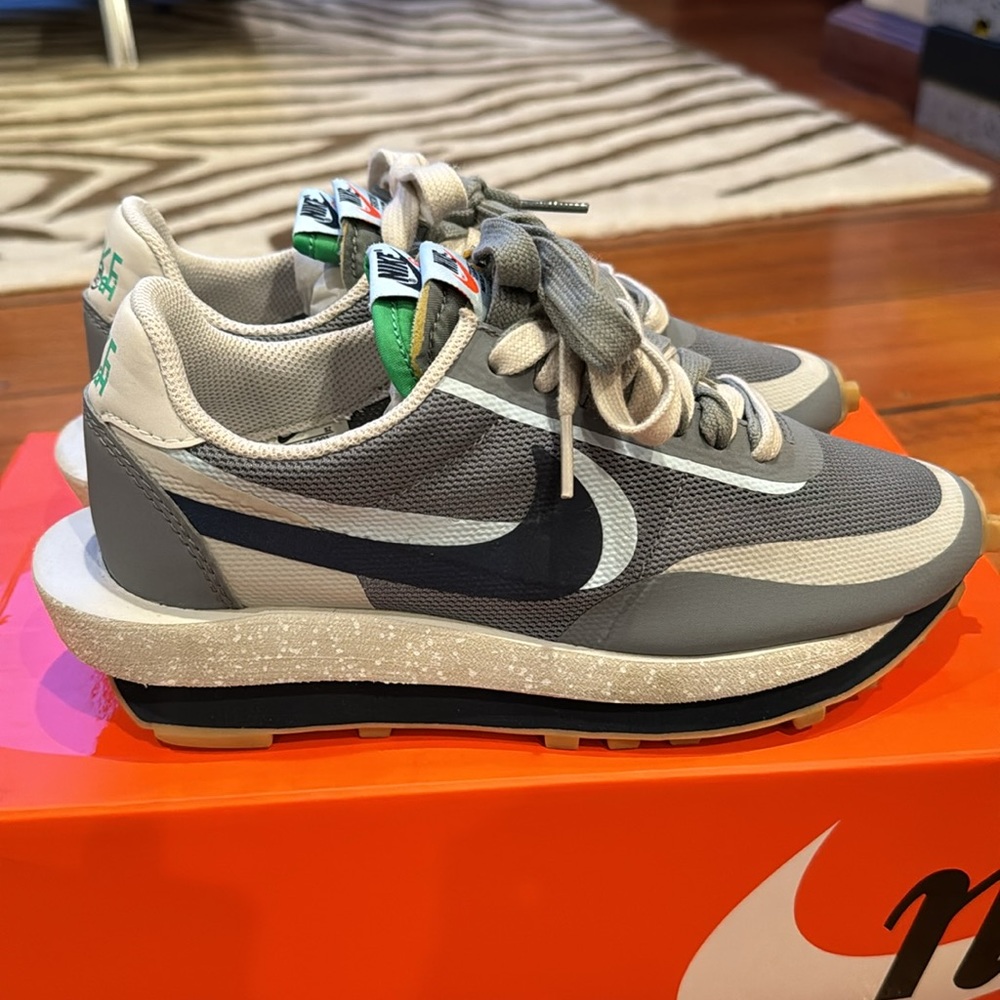 Nike LDWaffle, cool grey/Obsidian, size 5 big boys
